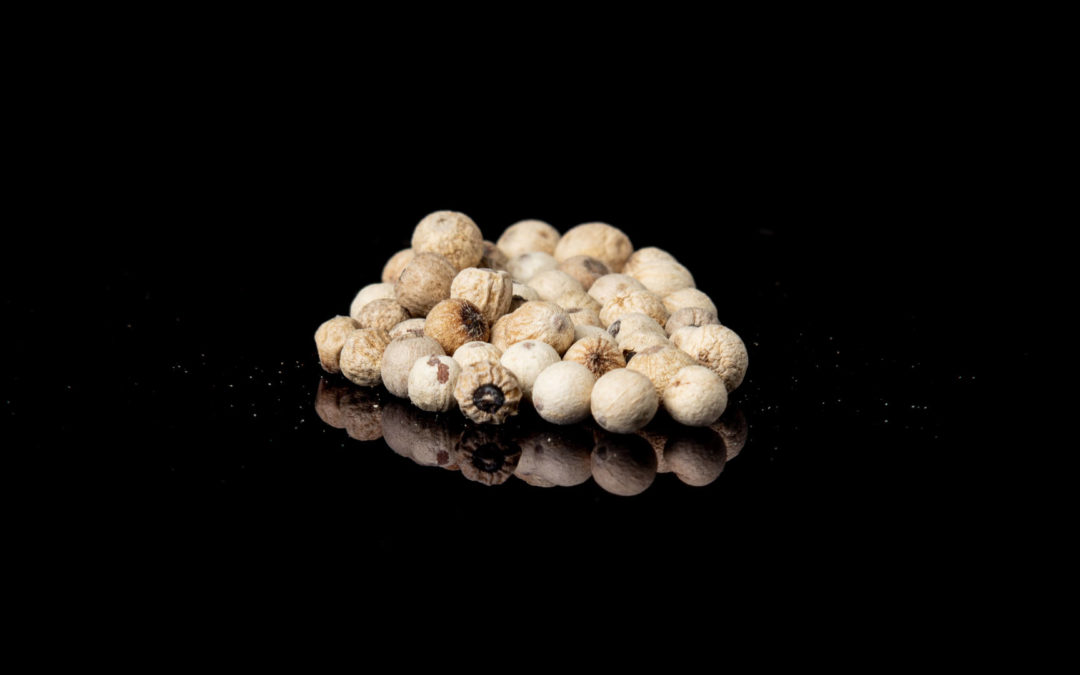Pimienta blanca en grano